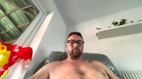 Snapshot of sharksboy16 chatting on June 7, 4:49 am Sharksboy online show from June 7, 4:49 am