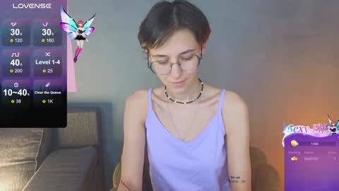 Snapshot of sharli_rose chatting on December 4, 7:23 pm Sharli online show from December 4, 7:23 pm