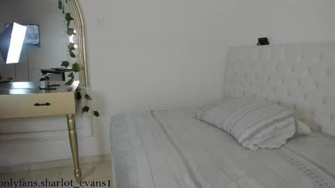 Snapshot of sharlot_evans_ chatting on February 4, 12:33 pm Sharlot online show from February 4, 12:33 pm