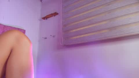 Snapshot of sharlott_kiss chatting on December 24, 6:06 pm Sharlott online show from December 24, 6:06 pm
