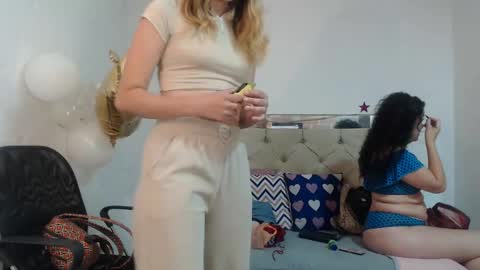 Snapshot of sharlotte__jones chatting on January 21, 3:10 pm Sara online show from January 21, 3:10 pm