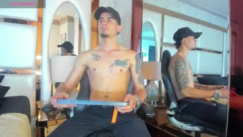 Snapshot of sharon_tyga20 chatting on December 21, 6:15 pm Sharon Tyga online show from December 21, 6:15 pm