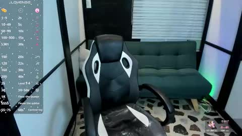 Snapshot of sharonqueen1_ chatting on September 17, 6:20 pm sharonqueen1_ online show from September 17, 6:20 pm