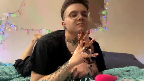 Snapshot of sharpy_teeth_kitty chatting on January 10, 8:15 pm Nikolasftm online show from January 10, 8:15 pm