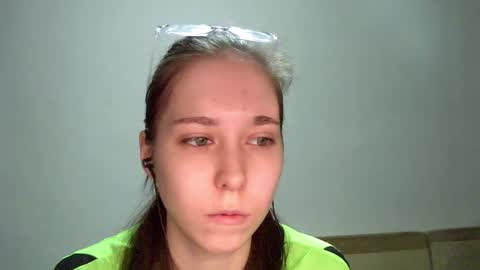 Snapshot of shawanaanene chatting on December 16, 5:23 am Annette online show from December 16, 5:23 am