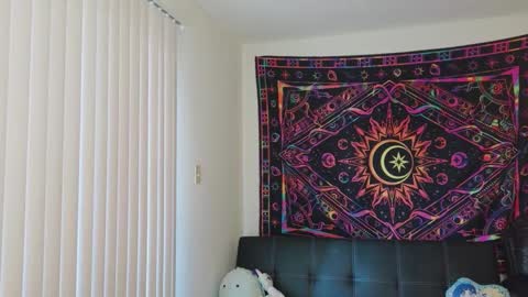 Shayminx online show from November 6, 9:05 pm