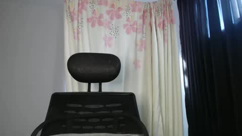 Shayna online show from December 30, 2:08 pm