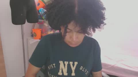 Shayna online show from October 18, 1:01 pm