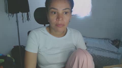 Snapshot of shayna_cute chatting on April 22, 9:05 pm Shayna online show from April 22, 9:05 pm