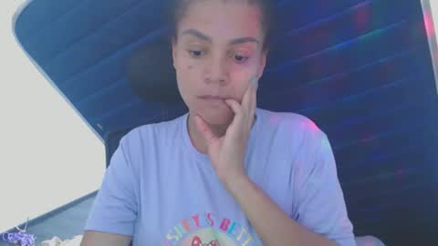 Snapshot of shayna_cute chatting on May 25, 7:20 pm Shayna online show from May 25, 7:20 pm