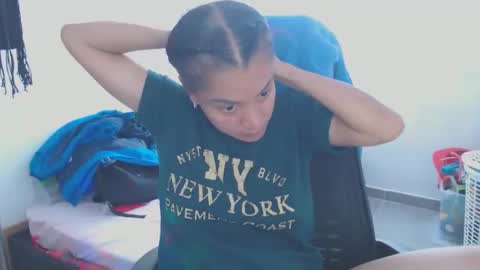 Snapshot of shayna_cute chatting on June 4, 7:42 pm Shayna online show from June 4, 7:42 pm