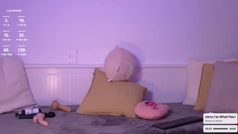 Snapshot of she_lau_ghs chatting on December 9, 10:00 am Laura c online show from December 9, 10:00 am