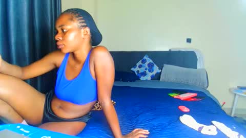 shee13 online show from November 12, 7:09 am