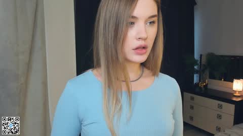 Snapshot of sheenaeast chatting on December 25, 8:07 am Violet online show from December 25, 8:07 am