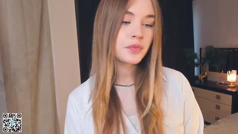 Snapshot of sheenaeast chatting on December 27, 8:13 am Violet online show from December 27, 8:13 am