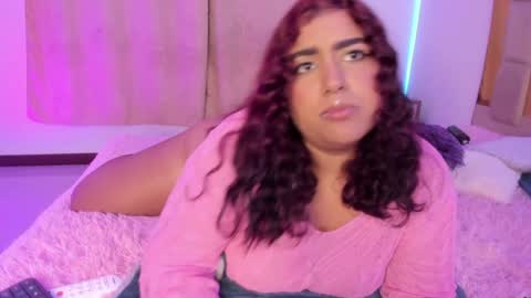 Snapshot of sheeylaroee chatting on December 13, 3:16 am Heidy online show from December 13, 3:16 am