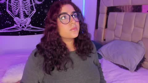 Snapshot of sheeylaroee chatting on December 29, 8:44 am Heidy online show from December 29, 8:44 am