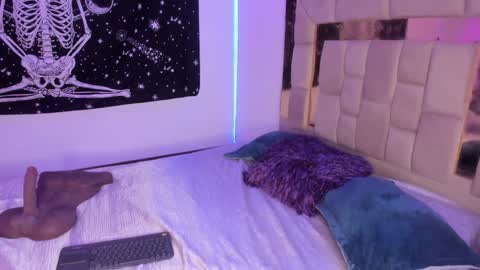 Snapshot of sheeylaroee chatting on January 15, 3:00 am Heidy online show from January 15, 3:00 am