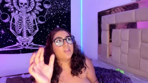 Snapshot of sheeylaroee chatting on January 16, 5:32 am Heidy online show from January 16, 5:32 am