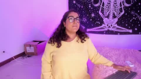 Snapshot of sheeylaroee chatting on February 7, 6:03 am Heidy online show from February 7, 6:03 am