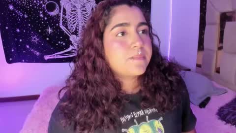 Snapshot of sheeylaroee chatting on March 5, 10:43 pm Heidy online show from March 5, 10:43 pm