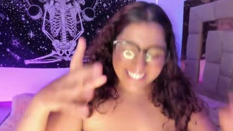 Snapshot of sheeylaroee chatting on March 8, 7:05 am Heidy online show from March 8, 7:05 am