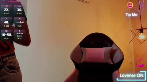 Snapshot of sheilly_brown chatting on June 24, 7:13 pm sheilly_brown online show from June 24, 7:13 pm