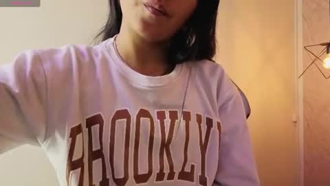 Snapshot of sheilly_brown chatting on June 25, 7:40 pm sheilly_brown online show from June 25, 7:40 pm