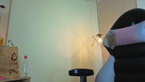 Snapshot of sheilly_brown chatting on July 11, 2:36 am sheilly_brown online show from July 11, 2:36 am