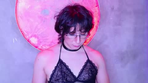 Shelly online show from March 4, 11:00 pm