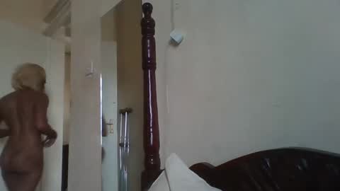 Snapshot of shellymadonna chatting on October 20, 9:21 am shellymadonna online show from October 20, 9:21 am