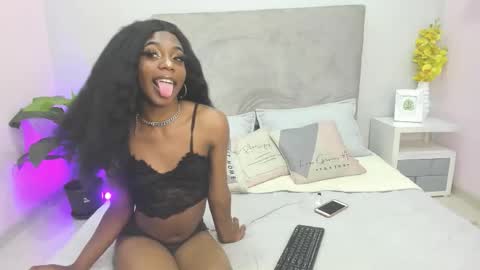 Snapshot of shelsy_issy chatting on October 28, 8:33 pm shelsy_issy online show from October 28, 8:33 pm