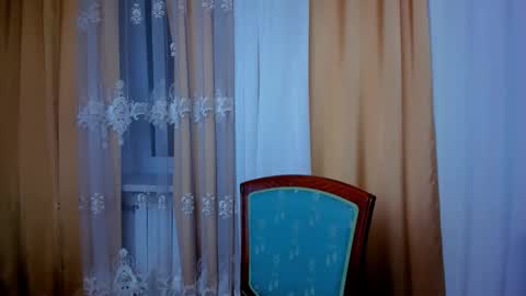 Max online show from December 4, 7:11 pm