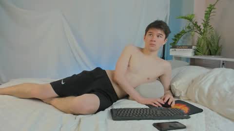 Max online show from March 7, 8:17 pm