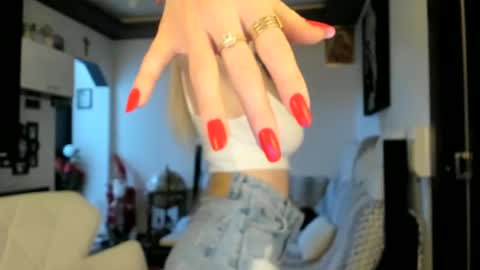 Edaline online show from December 20, 3:10 pm