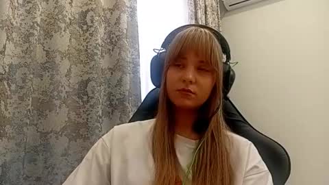 Lisa online show from November 24, 7:52 am