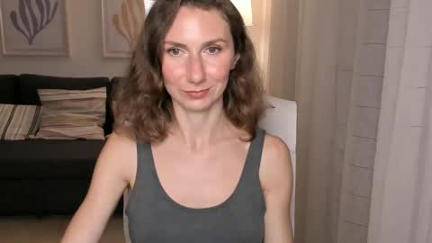 shesleepsnaked online show from February 8, 6:44 pm