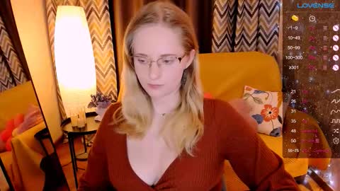 Snapshot of sheslinki chatting on February 28, 8:26 am Hello guys my name is Aemilia online show from February 28, 8:26 am