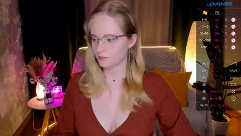 Snapshot of sheslinki chatting on March 1, 2:24 am Hello guys my name is Aemilia online show from March 1, 2:24 am