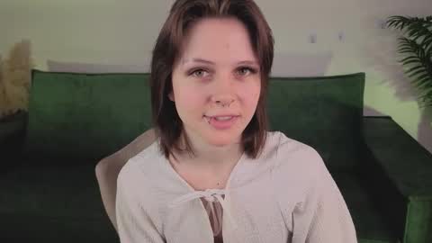 Snapshot of shine_vivi chatting on March 2, 1:18 pm Vivi online show from March 2, 1:18 pm