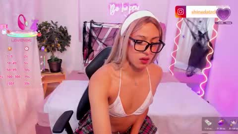 Snapshot of shinedark_tay chatting on October 23, 2:44 am shinedark_tay online show from October 23, 2:44 am