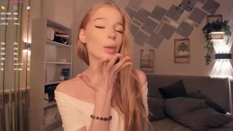 Snapshot of shiningdawn chatting on February 21, 7:31 am Stella online show from February 21, 7:31 am