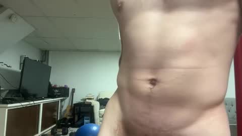shirtlesshunk15 online show from May 18, 4:51 am