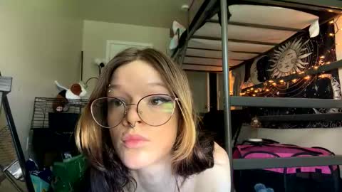 Eva Marie online show from April 16, 6:30 pm