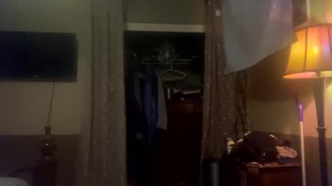 Snapshot of shluttydaddy chatting on February 1, 9:43 am shluttydaddy online show from February 1, 9:43 am