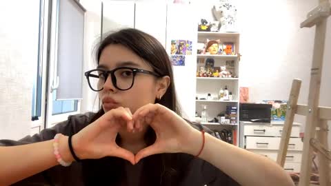 Marie online show from April 4, 2:14 pm