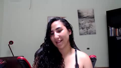 Snapshot of shopia_scarlet chatting on November 6, 12:17 pm Sofia online show from November 6, 12:17 pm