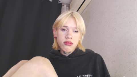 polii and alisa online show from February 24, 6:06 pm