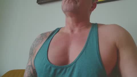 Snapshot of show_on_for_you chatting on February 14, 8:52 am show_on_for_you online show from February 14, 8:52 am