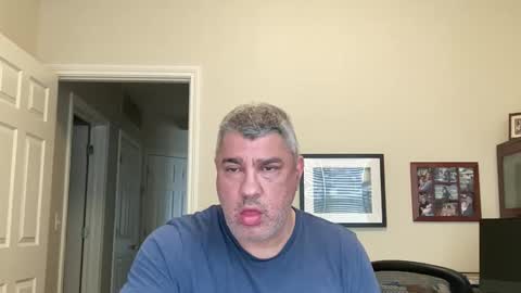 Chicago Guy online show from April 14, 7:31 pm